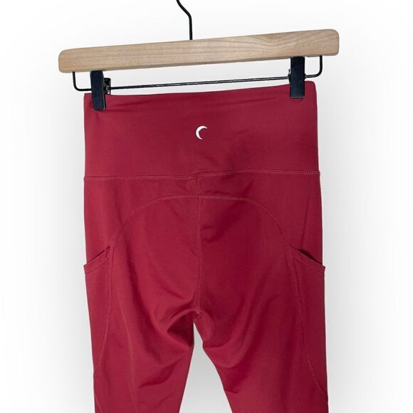 Zyia Active Light N Luxe Reflective Hi Rise Merlot Pocket Leggings - Picture 7 of 10